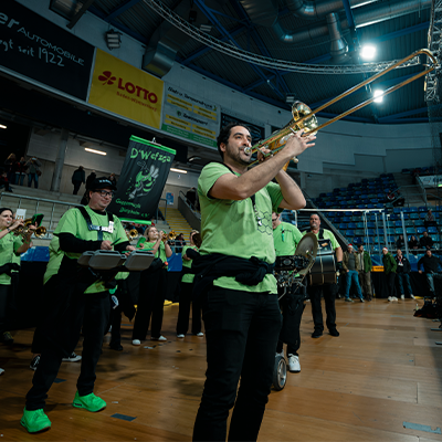 Guggenpower in der EgeTrans Arena: D’Wefzga live beim Heimspiel